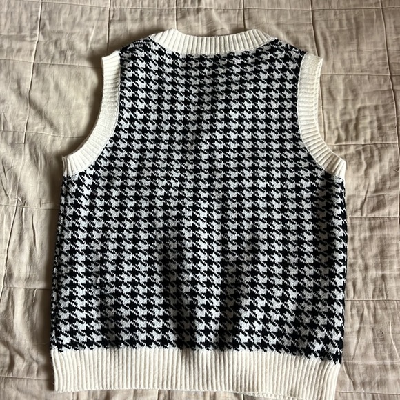 Womens Shein Sweater Vest - Picture 3 of 4